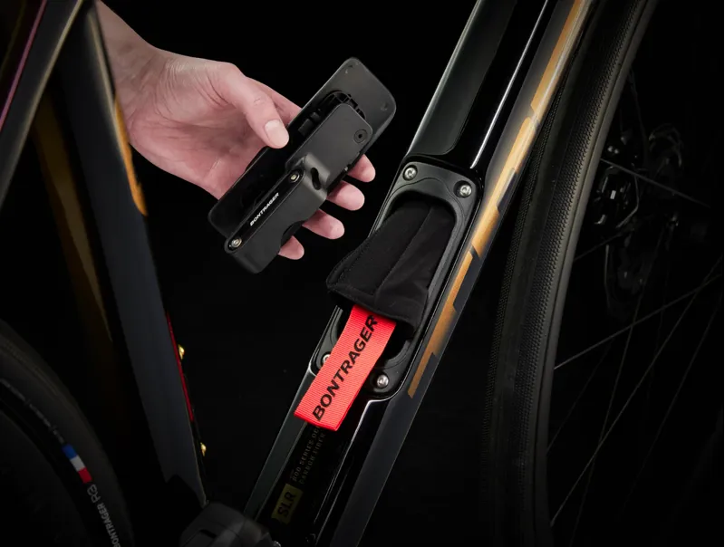 Trek Domane SLR 7 AXS Gen 4 Road Bike 2025 in Axinite Flip/Trek Black-4